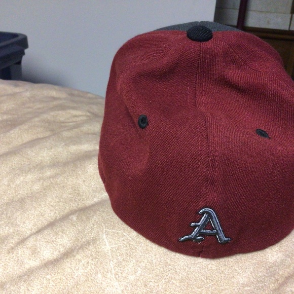 NCAA Arizona Razorbacks hat - Picture 2 of 3
